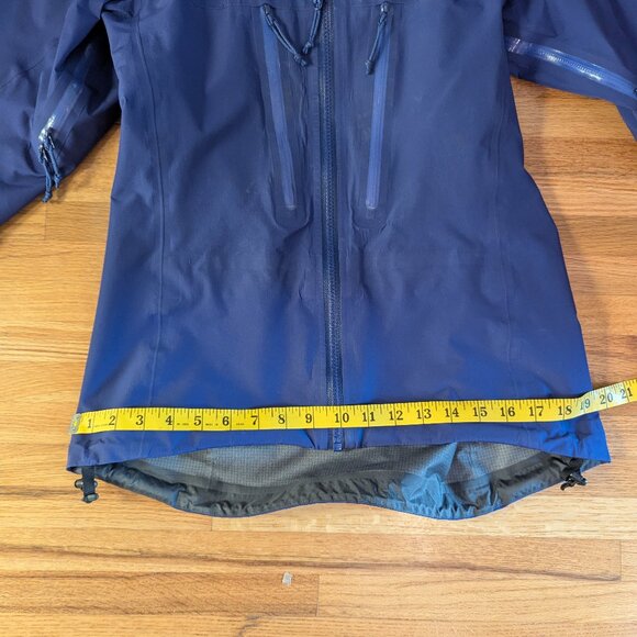 Arc'teryx Women's Alpha AR Jacket, Small, Blueish Purple - Picture 13 of 16